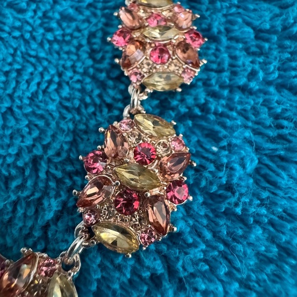 Floral Pink and Gold Necklace and Bracelet Set - Picture 3 of 3